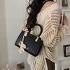 Bolsa Pequena Tendência Nova Primavera 2026 Transfronteiriça para Mulheres, Bolsa de Ombro Transversal Versátil e Fashion, Bolsa Quadrada Pequena de Mão Exquisita