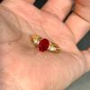 Anel clássico oval de prata esterlina S925 Sansheng Stone com diamante vermelho sangue de pombo incrustado com coríndon vermelho, anel de luxo para uso diário