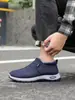 Botas de neve curtas e acessíveis, de algodão com forro de fleece, tipo slip-on, para o inverno, para homens, adequadas para meia-idade e idosos, para uso interno e externo, antiderrapantes e quentes