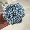 Primavera y Verano Nuevo Clip de Agarre de Flores a Cuadros Simple Agarre de Cabello Horquilla de Alta Gama Flor Grande Corea del Sur Adorno para el Cabello