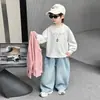 Conjunto de Ropa de Otoño para Niños 2026 Nuevo Estilo Guapo Moderno 3 Años 4 Bebés Ropa Camisa de Primavera Otoño para Niños Conjunto de Tres Piezas Moderno