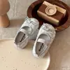 Novos Sapatos de Couro para Meninas 2026 para Primavera e Outono, Sapatos Mary Jane com Lantejoulas, Sapatilhas Planas, Sapatos de Princesa, Sapatos Individuais Infantis