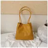 Bolsa de Ombro Feminina Fashion e Única 2026 Novo Modelo Grande Capacidade Bolsa Tote para o Dia a Dia Design de Nicho Bolsa de Mão com Sensação Relaxada