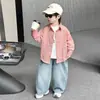 Elegante y moderno conjunto de otoño para niños, tres piezas con camisa y jeans, nuevo modelo 2026, ropa infantil guapa para niños