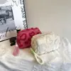 Neceser en stock, bolso de peluche, nuevo bolso de maquillaje transfronterizo, bolso peludo, bolso para teléfono con forma de corazón, bolso de mano portátil