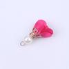 Venta al por mayor directa de fábrica Accesorios de joyería de pétalos pequeños de perla Borla de flor de 6 pétalos colgante para bolsa de teléfono móvil DIY