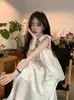 Verano Dulce 2025 Nuevo Estilo Adelgazante Moderno Estilo Suave Blanco Crudo Vestido de Tirantes de Longitud Media Chic para Mujer