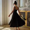 Comercio exterior transfronterizo 2025 primavera y verano nuevo europeo y americano mujer elegante color liso cuello cuadrado sin mangas correa en la cintura vestido mujer