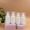 En stock, botella de prensa de leche con vitamina E de PE, champú, botella de gel de ducha personalizada, crema cosmética, limpiador facial, botella de embalaje