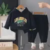 26 atuendos nuevos, elegantes y geniales para otoño e invierno para niños pequeños, conjunto de dos piezas con capucha y mangas largas estampado de letras, atuendo de invierno de dos piezas para bebés niños