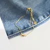 Colar Exquisito de Aço Titânio com Pingente de Lua, Luxo Leve da Moda, Corrente de Clavícula Versátil de Nicho, Acessório de Alto Padrão Europeu e Americano para Mulheres