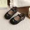 Zapatos Pequeños de Cuero para Niñas 2026 Primavera y Otoño Nuevo Estilo Mocasines de Suela Suave para Niños Zapatos Bajos Chic de Princesa para Niñas Pequeñas