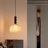 Lámpara de araña vintage francesa estilo Nanyang, madera de fresno retro, tela de lujo ligero, araña pequeña para entrada y barra de bar