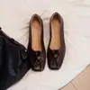 Zapatos Mary Jane para Mujer de Piel de Vaca Genuina Estilo Vintage Francés con Hebilla de Anillo Metálico, Punta Cuadrada, Diseño Fruncido, Tacón Grueso