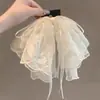 Corra, Veado Branco! Presilha de Cabelo com Laço de Renda Bordada no Mesmo Estilo, com Acabamento de Luxo, Prendedor Jacaré para Cabelo Feminino