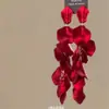 Brincos de Pétala Vermelha Acessíveis de Luxo Retrô Presilhas de Orelha Femininas Brincos Longos Elegantes Exagerados Estilosos Brincos de Design de Nicho