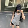 Camisola sexy estilo americano para mulheres, nova peça externa de verão, camiseta de algodão branca solta com um lindo detalhe nas costas, top casual sem mangas