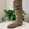 Botas largas retro estilo páramo para mujer, nueva colección otoño 2026, con punta fina, tacón grueso, remaches, pliegues y adornos brillantes