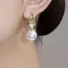 Pendientes Rojos Perla Retro de Gama Alta para Mujer, Diseño de Nicho, Elegantes Pinzas para Orejas de Circonita, Pendientes Versátiles de Año Nuevo, Estilo Chino