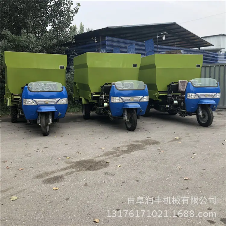 饲料撒料车