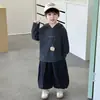 Roupa de outono para meninos 2026 novas roupas estilosas e da moda para meninos pequenos, moda infantil primavera e outono conjunto de três peças