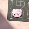 Dibujo Animado Lindo Kt Cabeza Pequeña Divertido DIY Joyería Ins Accesorios Zapatos con Agujeros Zapato Ropa Parche Material Llavero Joyería