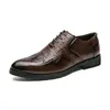 Novos sapatos sociais masculinos de couro para primavera e outono, sapatos de couro da moda para uso externo, sapatos grandes para noivos para vendas transfronteiriças
