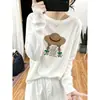 Camiseta Feminina de Manga Longa com Ombro Reto em Fleece Alemão Espesso Moda Versátil Cor Café Tendência Top de Alta Qualidade Camada Base