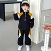 Conjunto de Moletom Cool com Meio Zíper Moda Primavera para Meninos 2026 Novo Casual Esportivo Duas Peças Roupa Infantil