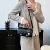 Bolso Pequeño Simple para Mujer 2025 Otoño Nueva Llegada Moda Portátil Bolso Cuadrado Pequeño Casual Estilo Occidental con Texto Bolso Bandolera de Hombro