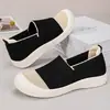 Zapatos de Tela de Malla Verano 2026 Old Beijing Zapatos de Malla para Mujer Agujeros Transpirables Ligeros Zapatos para Madre Suela Suave Antideslizantes Zapatos de Pescador