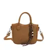 Bolso Transfronterizo para Mujer Estilo Retro Bolso Cesta de Verdura Tejida Bolso con Colgante Personalizado Bolso de Hombro Cruzado para el Trabajo de Mujer