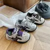 Zapatos casuales para niños 2026 primavera y otoño nuevas zapatillas de lunares para niñas con suelas blandas para estudiantes de primaria