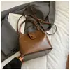 Bolsa Pequena Casual Retrô para Mulheres 2025 Outono Nova Tendência Bolsa de Mão para Passeio Popular Bolsa de Ombro Único Transversal Bolsa de Balde