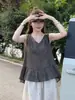 Camiseta sin mangas de estilo francés con cuello en V y volantes sin mangas para mujer, nuevo estilo de verano 2026, holgada y favorecedora, top de moda para mujeres petite