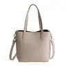 Bolso de Alta Gama con Textura de Gran Capacidad para Mujer 2026 Nuevo Bolso de Hombro Versátil Casual Bolso Cubo de Nicho para Viajes y Uso Diario
