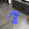 Direto do fabricante, o pequeno gatilho borrifador em formato de rato está disponível em cores personalizáveis, 20/24/28mm, adequado para spray de controle de ácaros.