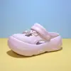 Sapatos com Furos de Cachorrinho Fofo de Solado Grosso Feminino Novo Estilo Verão Outdoor Antiderrapante à Prova de Odor Sapatos de Praia para Litoral Sandálias que Aumentam a Altura