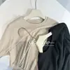 25 Nuevo Tejido Otoño e Invierno "Terciopelo Huajian" Camiseta Interior para Mujer, Suave y Amigable con la Piel, Hombro Derecho Engrosado, Cuello Redondo, Mangas Largas, Color Café