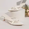 Sandalias de tacón de aguja cuadradas, casuales, de moda y versátiles para uso en exteriores, nuevo estilo de verano 2026, sandalias de dedo con una tira para mujer