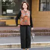 Novo conjunto de outono estilo chinês para mães, jaqueta colete jacquard vintage, elegante conjunto de três peças com camisa básica para mulheres de meia-idade e idosas