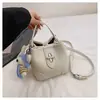 Bolsa de Mão da Moda de Alta Qualidade para Mulheres com Fivela de Cadeado, Bolsa Transversal Versátil e Fashion, Design Exquisito de Urso, Bolsa de Ombro tipo Saco Super Popular