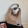 Popular Bolso Tote Retro de Gran Capacidad para Mujer 2025 Principios de Otoño Nicho Estilo Occidental Simple Bolso de Hombro Único Cruzado de Alta Gama