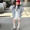 Jaquetas de Primavera para Meninas Roupas Infantis Nova Roupa de Exterior Estilosa para Meninas Jaqueta de Baseball com Letras Tendência Transfronteiriça
