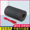 Venta al por mayor del fabricante Cubierta para volante perforada cosida a mano Absorbente de sudor y transpirable Universal para las cuatro estaciones Cubierta para manillar de coche cosida a mano