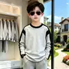 Camiseta Manga Longa Color Block 100% Algodão para Meninos Primavera e Outono Camada Base Novo Estilo Bonito Versátil Estampa Manga Raglan Top Tendência
