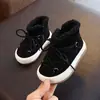 Fornecimento Direto da Fábrica de Botas de Neve para Meninas, Novos Sapatos de Algodão de Cano Alto para Meninos com Forro de Pelúcia, Algodão para Bebê Estilo Coreano