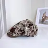 Boné Xadrez Vintage Desgastado Fashion para Mulheres, Novo Boné Versátil de Bico de Pato para Outono para Férias e Passeios, Chapéu Octogonal com Proteção Solar
