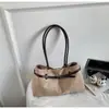 Bolsa de Axila Retro Tendência Outono e Inverno para Mulheres 2026 Novo Estilo Versátil de Alta Qualidade Grande Capacidade Bolsa de Ombro para o Dia a Dia