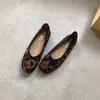 Bailarinas Planas de Gamuza Estilo Francés para Mujer, con Forro de Felpa Añadido, Nuevos Zapatos Rojos con Lazo para Otoño e Invierno 2025